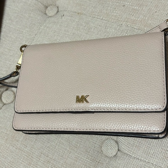 Michael Kors Jet Set Charm Small Phone Crossbody - Picture 1 of 5